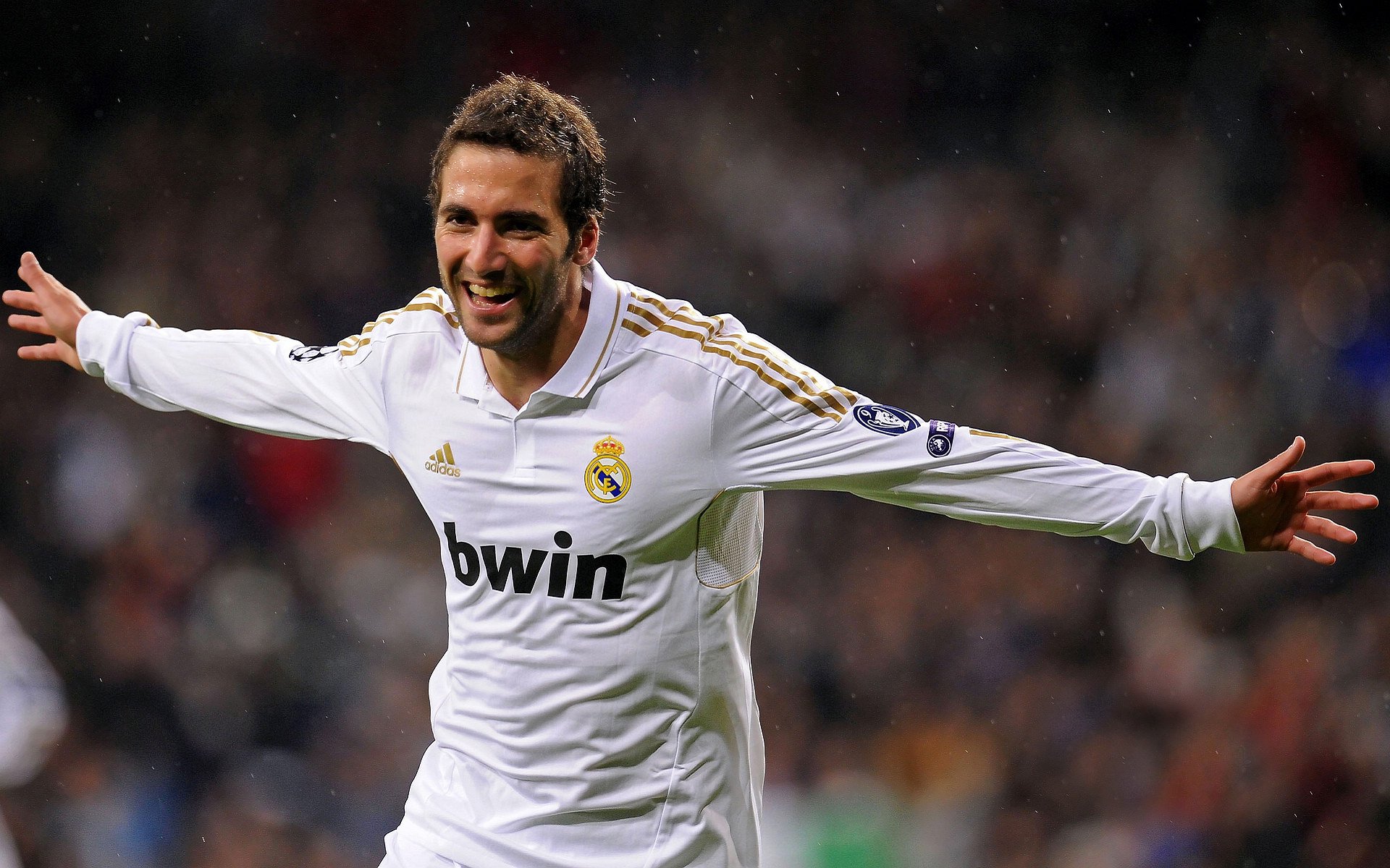 AC米兰签入新中场,希望重现辉煌,终于有钱了! 主帅续约新援补强的ac米兰热闹重建中